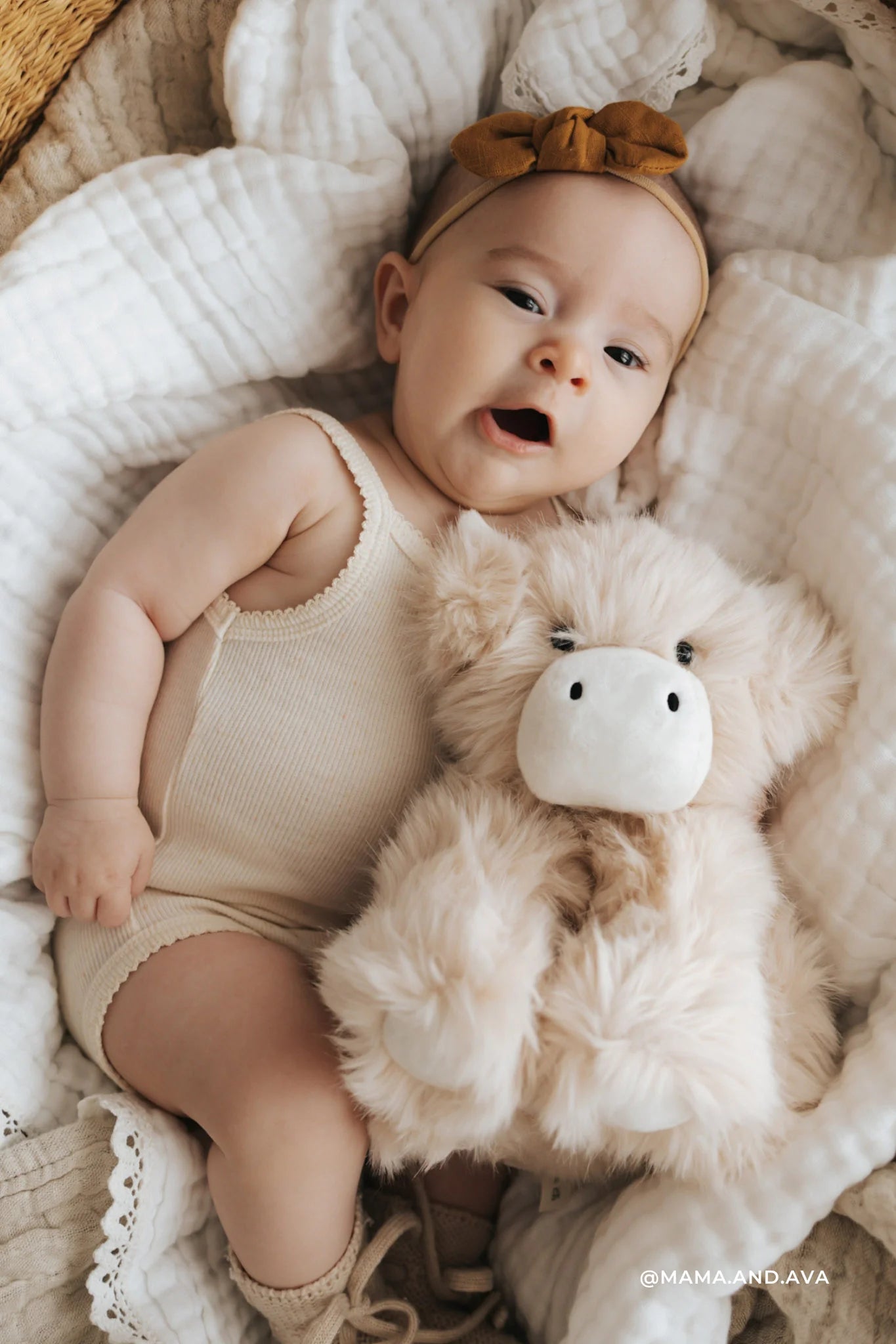 Snuggle Bunnies | Hilda The Highland Cow