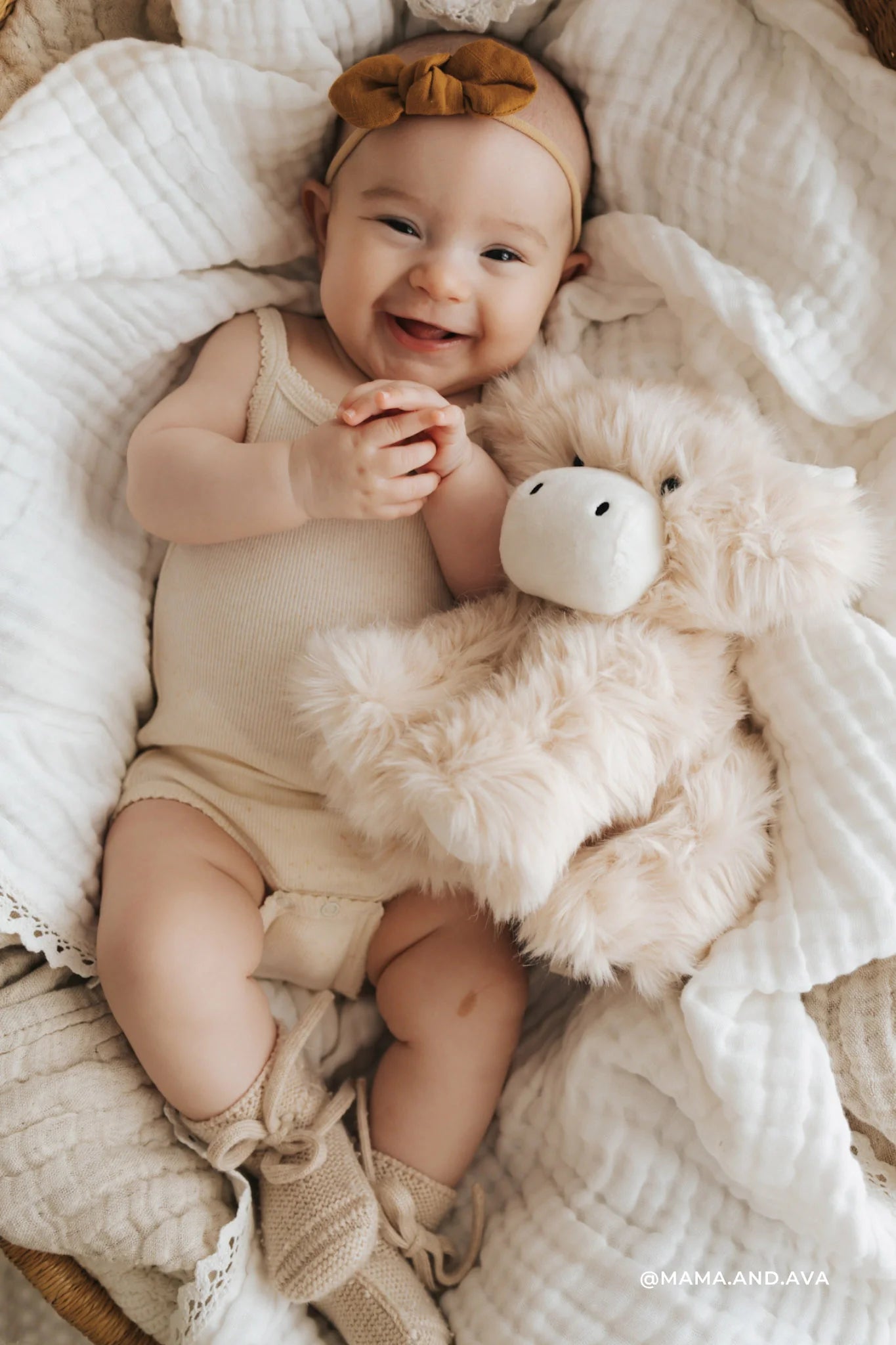 Snuggle Bunnies | Hilda The Highland Cow