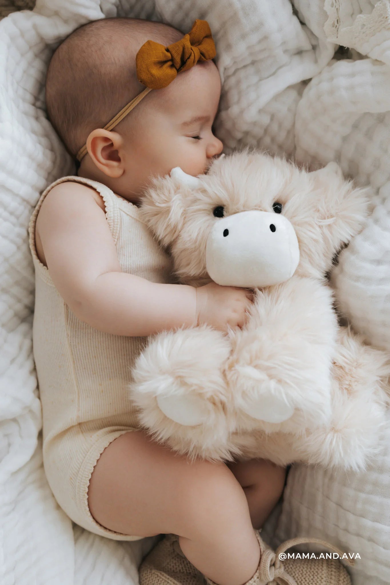 Snuggle Bunnies | Hilda The Highland Cow