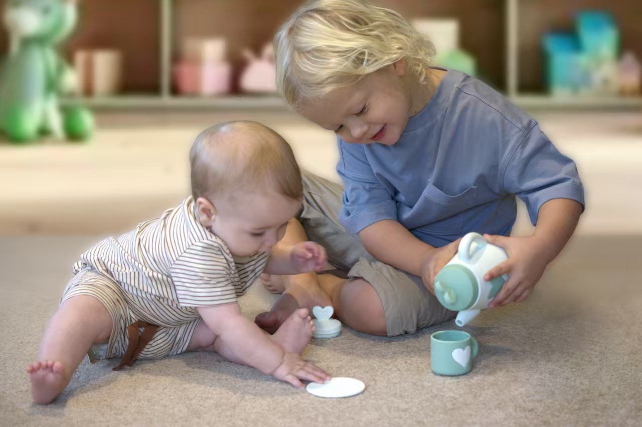 Silicone Tea Set | Green Hearts