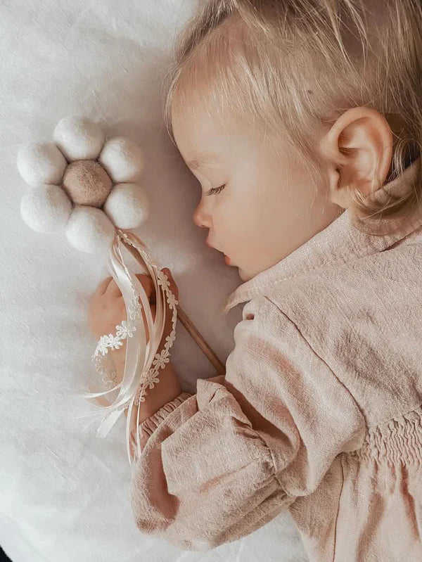 Daisy Flower Wand | Marshmallow