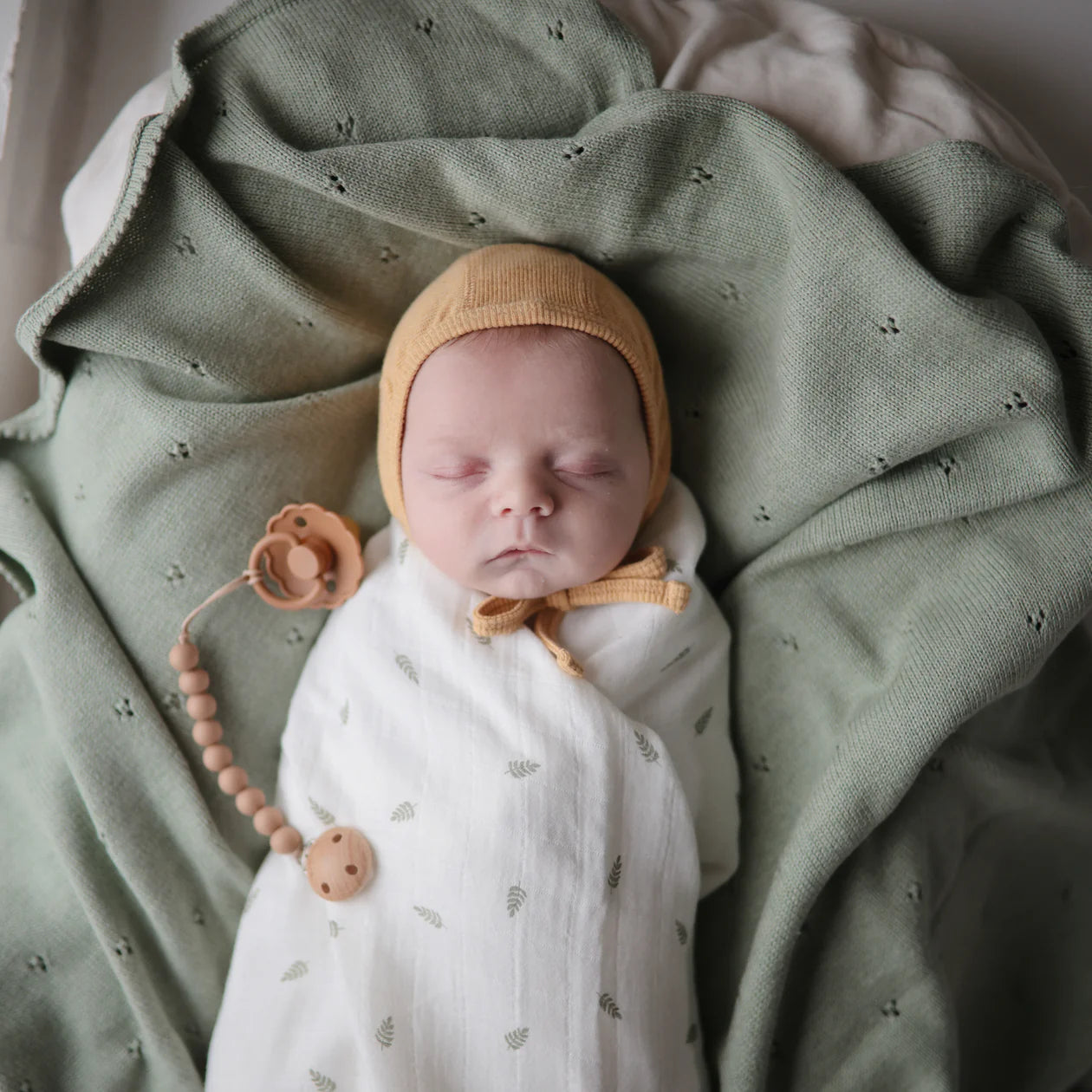 Organic Cotton Swaddle | Leaves