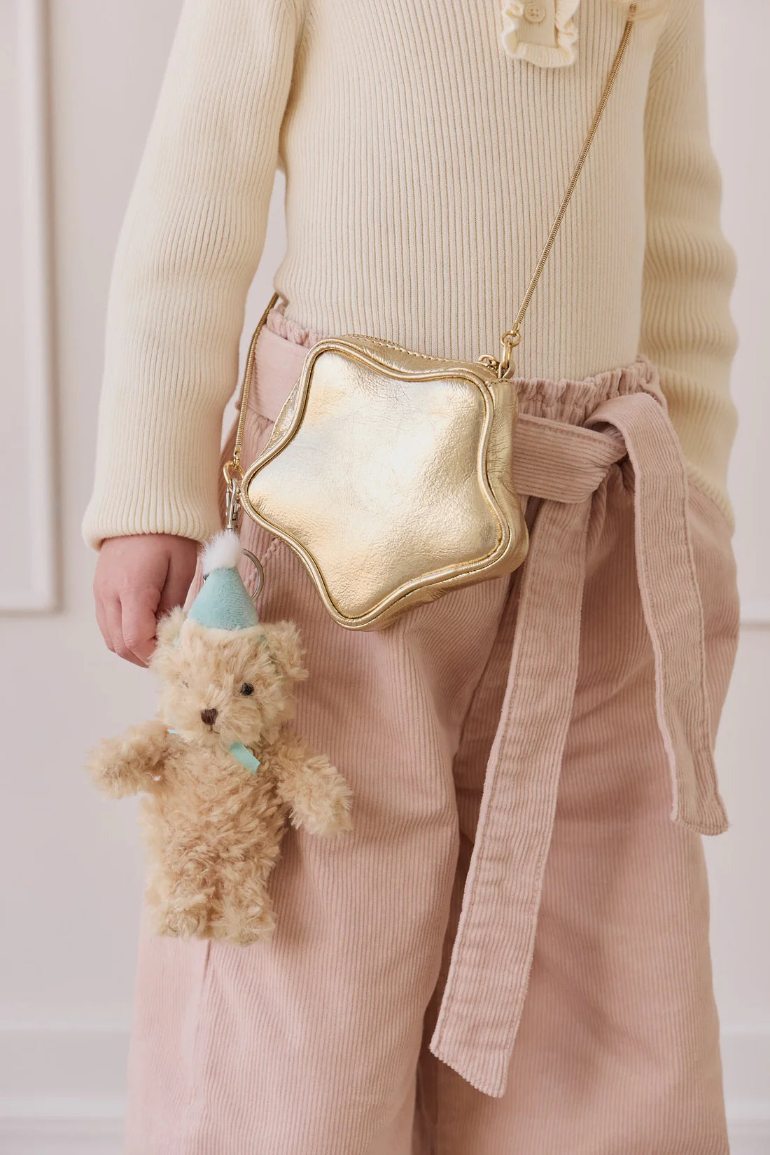 Snuggle Bunnies | Arthur Keyring | Sky