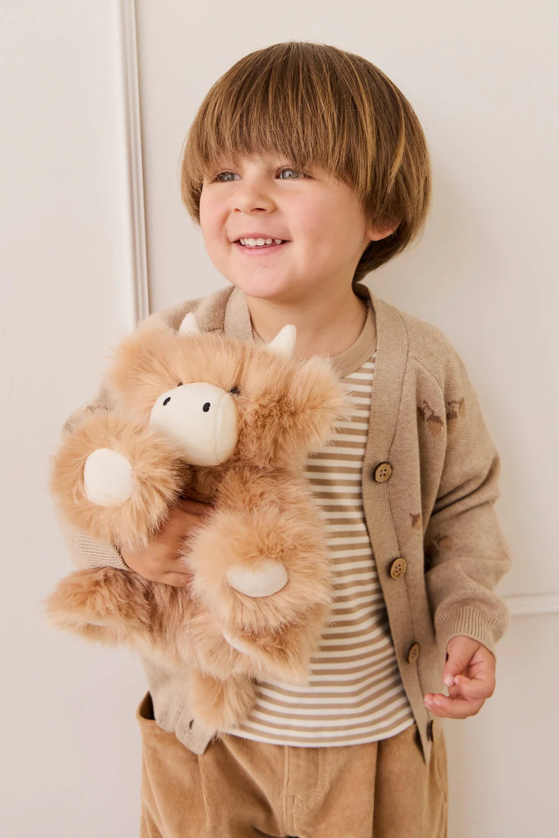 Snuggle Bunnies | Hilda The Highland Cow | Caramel