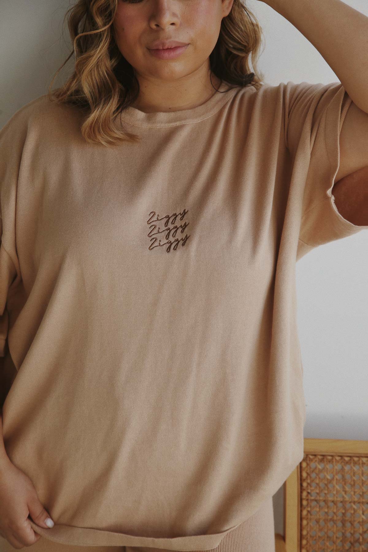 SIGNATURE TEE | PECAN (WOMEN'S)