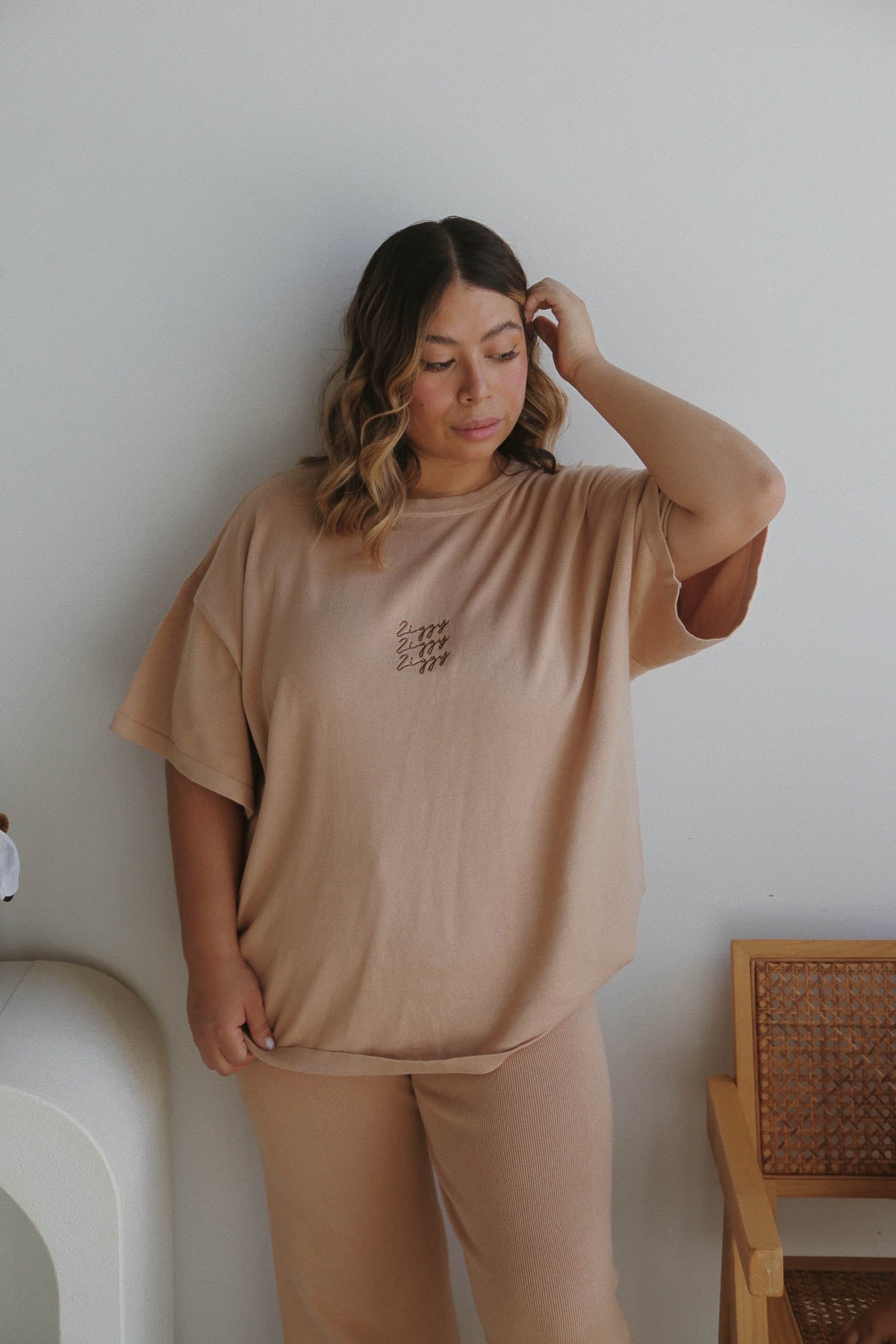 SIGNATURE TEE | PECAN (WOMEN'S)