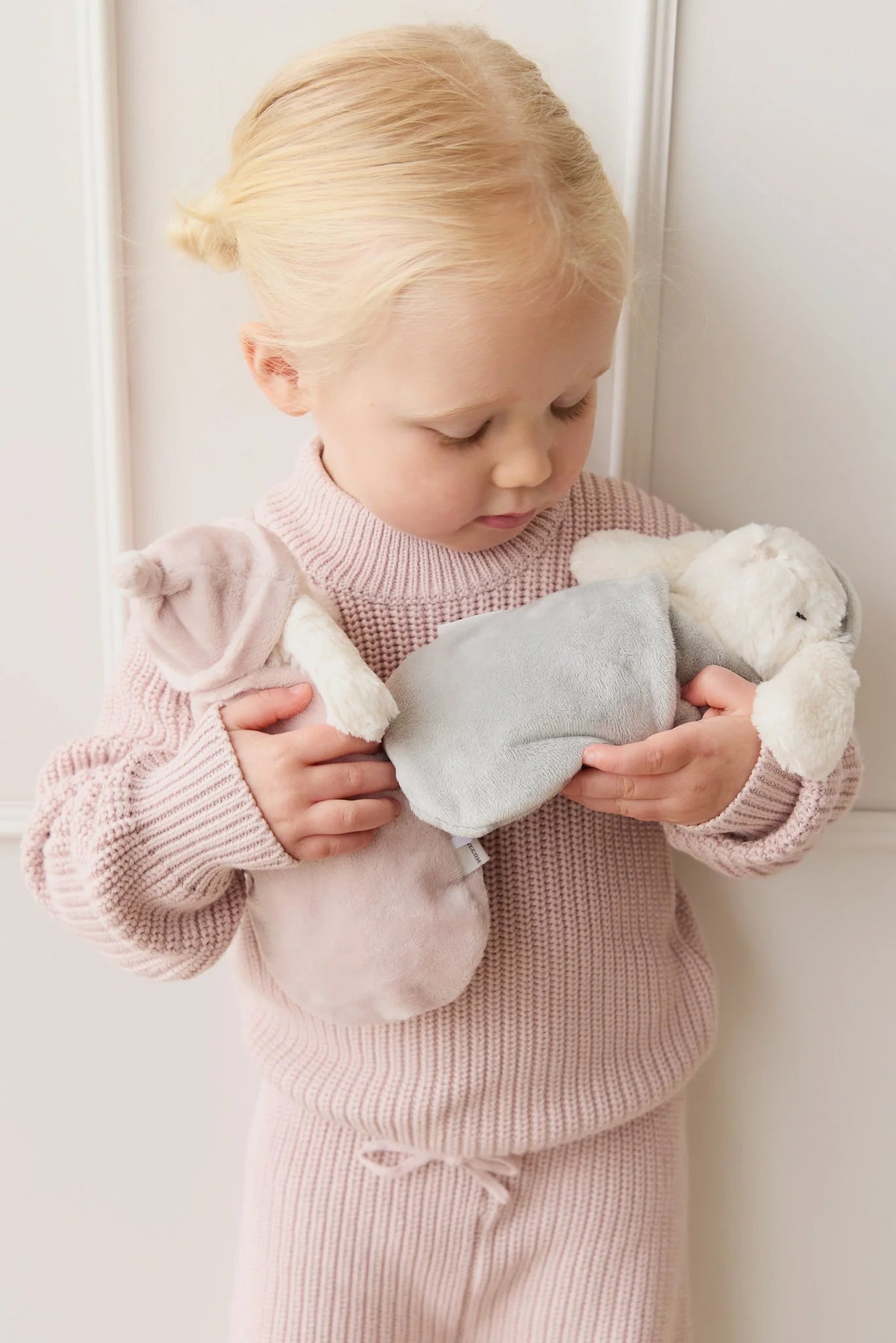 Snuggle Bunnies | Sleeping Penelope | Willow